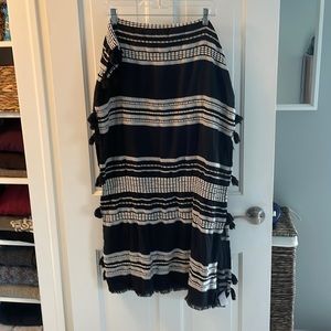 Black and white wrap